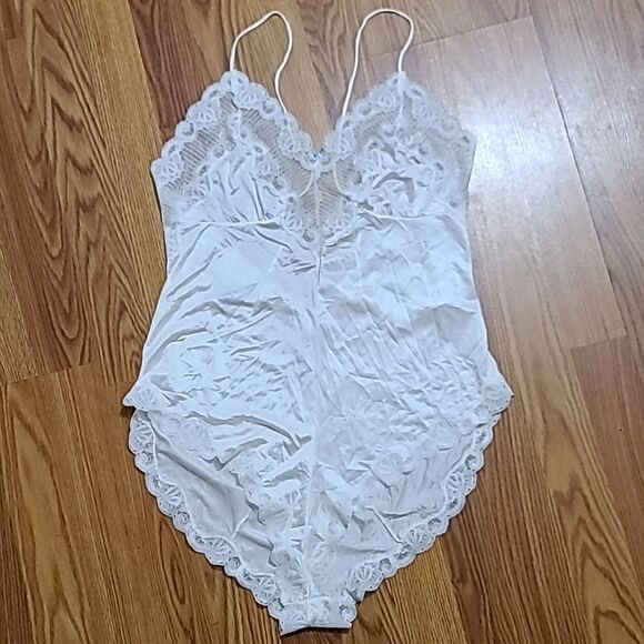 Vintage 1970's Dreamaway satin and lacey nightie